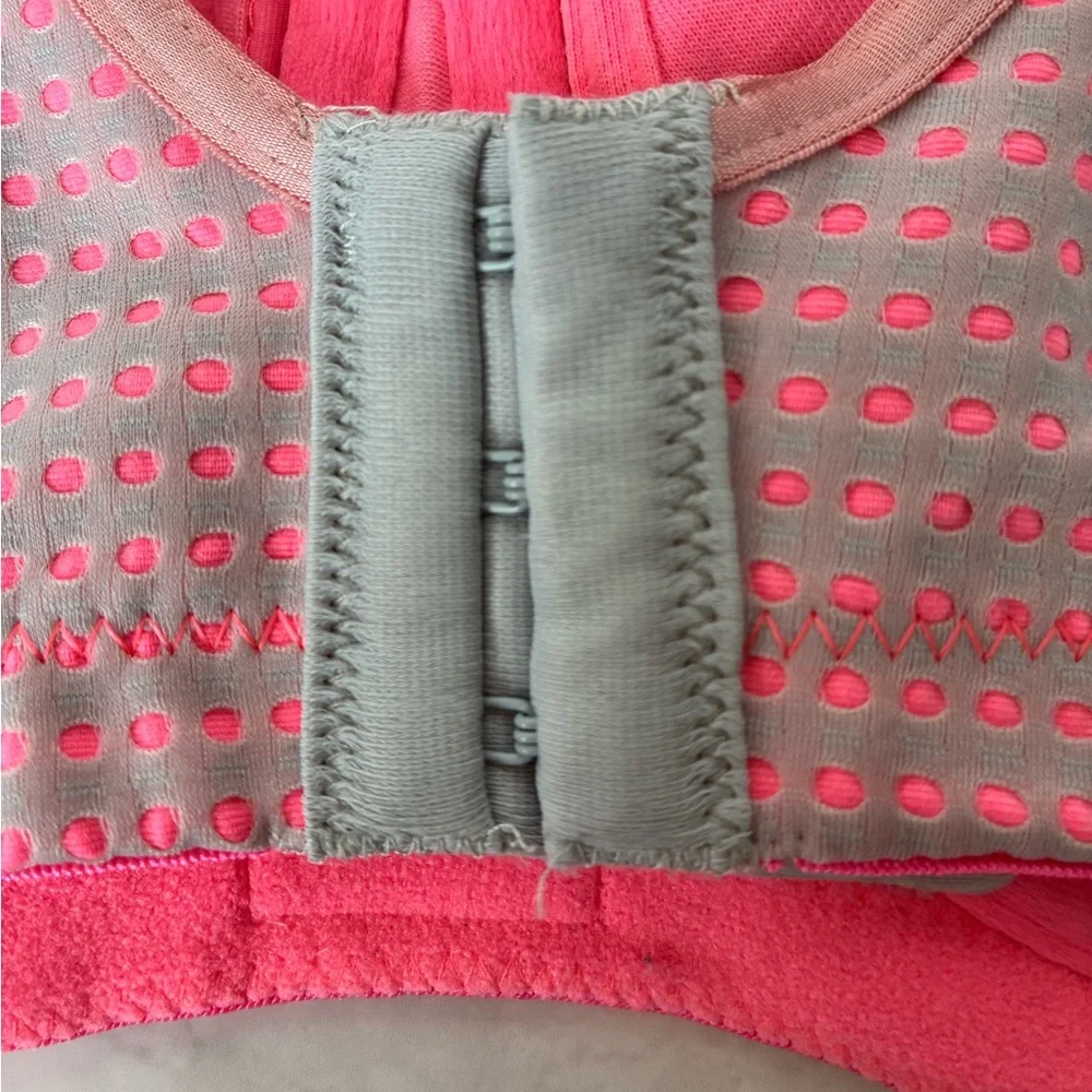BERLEI Electrify Underwire High Impact Sports Bra
Size 40DD - Picture 5 of 10